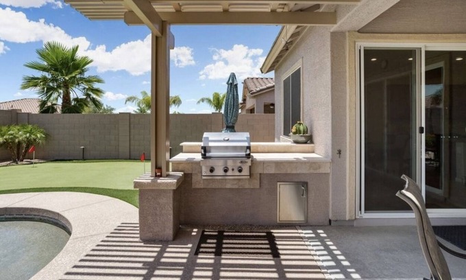 Tierra Del Rio House | Beautiful Home with Pool and Putting Green!