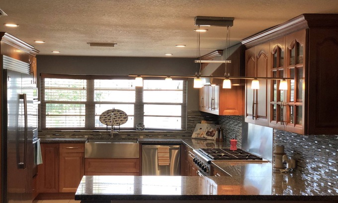 Twin Lakes House | Beautiful Large Waterfront Property with Pool