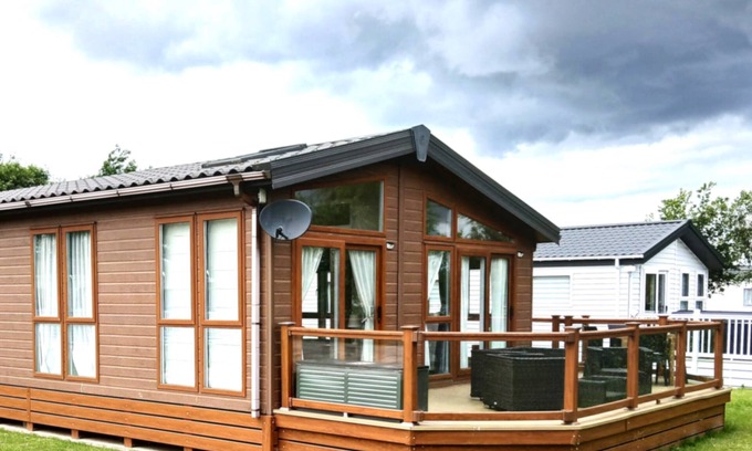 Skegness Cabin | Beautiful Luxury 2 Bedroom Lodge at Southview Holiday Park, Skegness