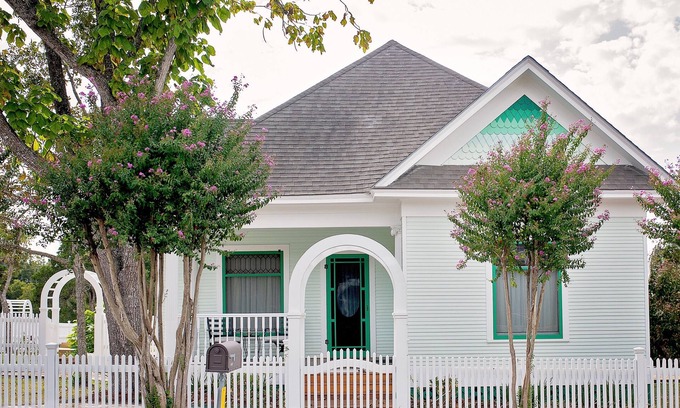 Flatonia House | Beautiful, meticulously restored 1908 home.