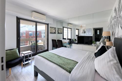 Levallois-Perret Apartment | Beautiful modern fully furnished studio