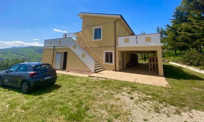 Castilenti House | Beautiful mountain view home in Castilenti