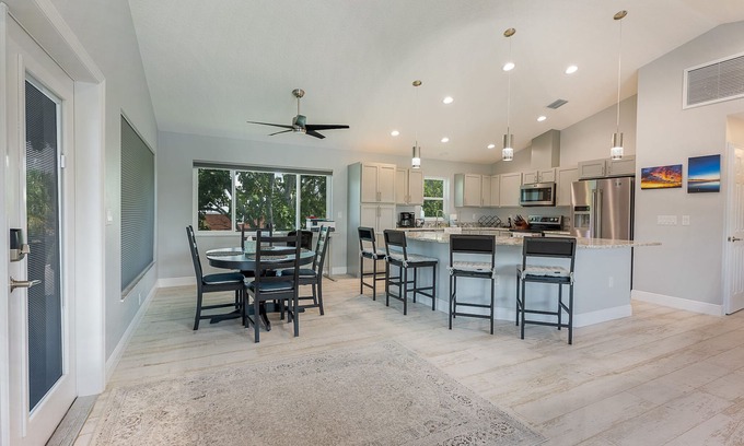 Weeki Wachee Gardens House | Beautiful New Home on Weeki Wachee River with boat dock