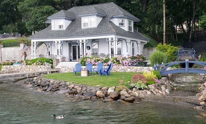 Penn Yan House | Beautiful Nostalgic Keuka Waterfront Home