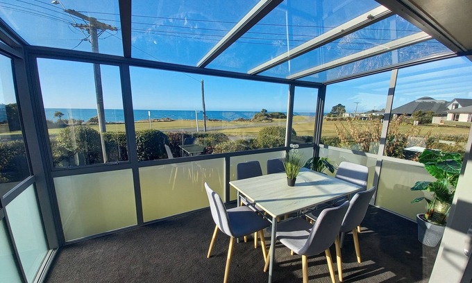 Kakanui House | Beautiful ocean view from this lovely holiday home