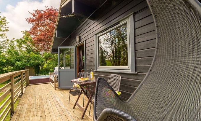 Brazzacott House | Beautiful private villa with WIFI, hot tub, TV, terrace, pets allowed and panoramic view