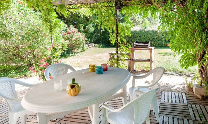 Cheval-Blanc House | Beautiful private villa for 4 people with WIFI, TV, patio and pets allowed