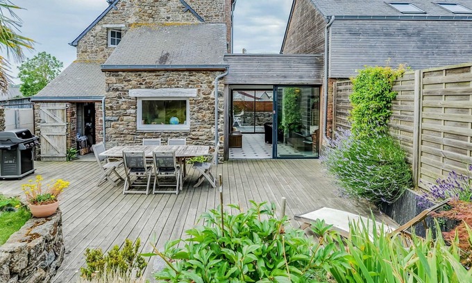 La Gouesniere House | Beautiful private villa for 7 guests with WIFI, TV and parking