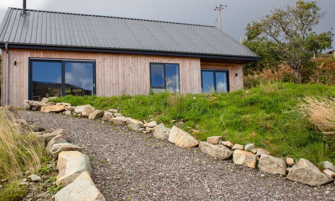 Breakish House | Beautiful private villa for 2 people with WIFI, TV, terrace and pets allowed