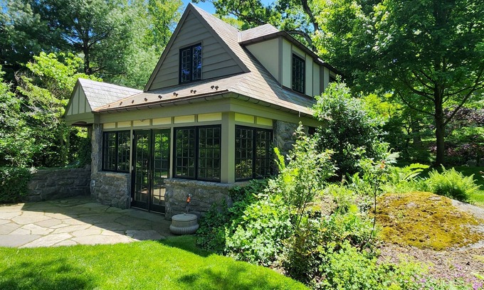 Larchmont Apartment | Beautiful private guesthouse in Larchmont