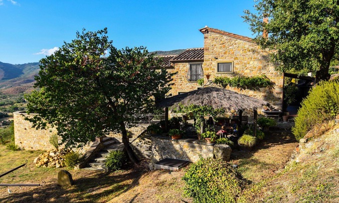 Cortona Villa | Beautiful private villa with WIFI, private pool, TV, patio and panoramic view, close to Cortona
