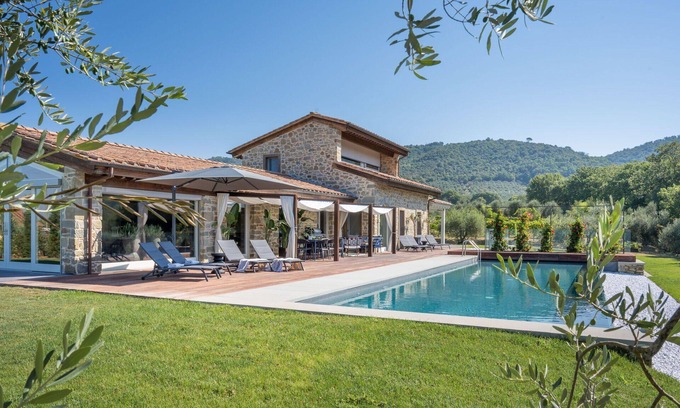 Ferretto Villa | Beautiful private villa for 6 guests with sauna, A/C, private pool, TV and patio, close to Cortona
