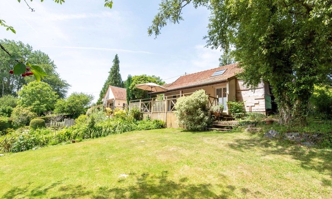 Carentan House | Beautiful private villa for 4 people with WIFI, TV, terrace and pets allowed