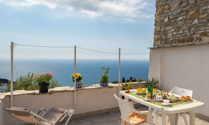 Cipressa House | Beautiful private villa for 4 people with WIFI, A/C, TV and terrace