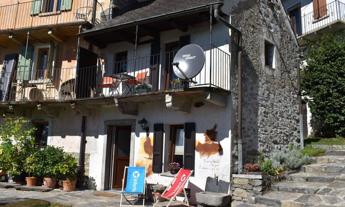 Gudo House | Beautiful private villa for 2 people with WIFI, TV, patio and pets allowed