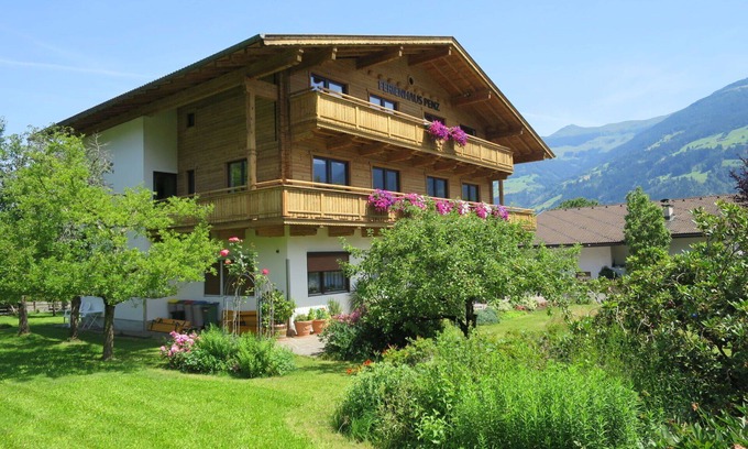 Fuegenberg House | Beautiful private villa for 25 guests with WIFI, TV, balcony and pets allowed