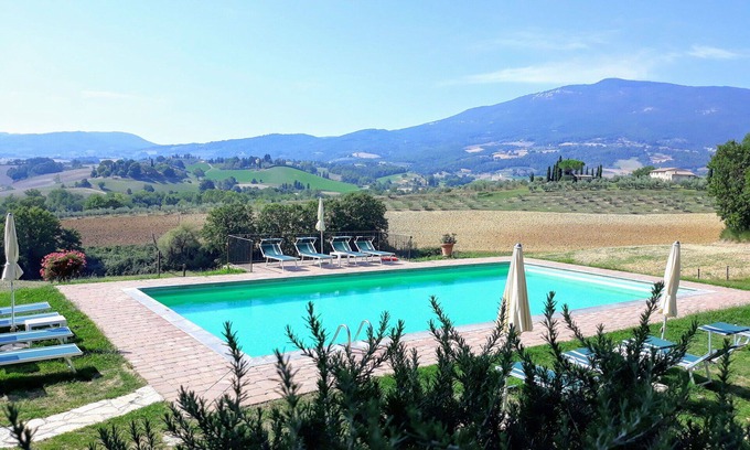 Cetona Villa | Beautiful private villa for 20 people with private pool, A/C, WIFI, TV, patio and panoramic view