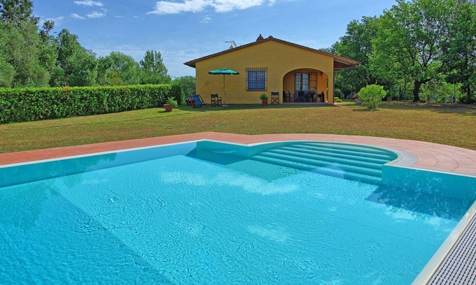 Legoli Villa | Beautiful private villa with private pool, WIFI, TV, terrace, pets allowed and panoramic view