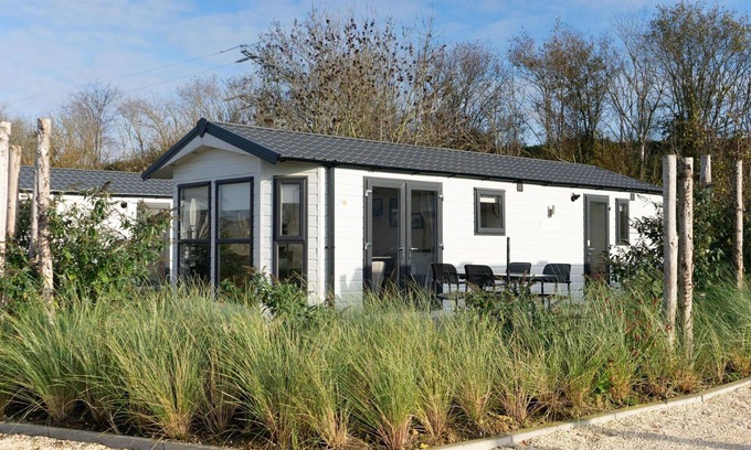 Linden House | Beautiful private villa for 4 guests with WIFI, TV, terrace and parking