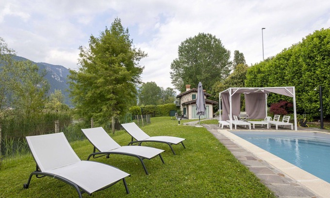Cremignane Villa | Beautiful private villa with A/C, WIFI, private pool, TV, patio, pets allowed and parking