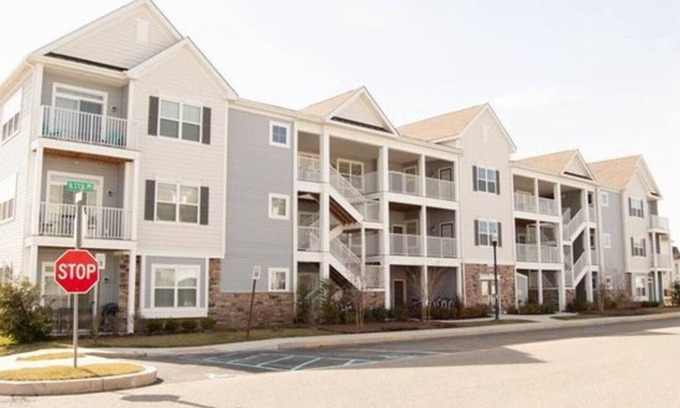 Rehoboth Beach Condo | Beautiful Rehoboth Beach Condo! 3 bed 2 bath! 2 Pools! Tennis! Gym!