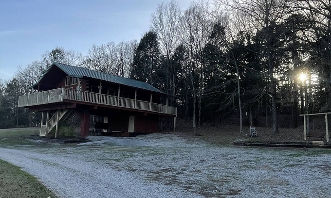 Oakland Cabin | Beautiful Rustic Cabin at Enid Lake, near Grenada Lake, Sardis Lake & Ole Miss