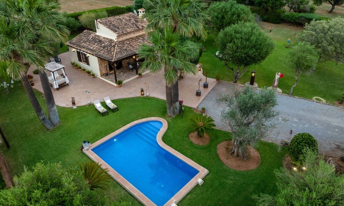 Alcudia Villa | BEAUTIFUL RUSTIC VILLA IN ALCUDIA 1 KM FROM THE BEACH, FREE WIFI, PRIVATE POOL.