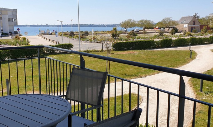 Concarneau Apartment | beautiful sea view apartment in Concarneau aux Sables blancs, shared swimming pool