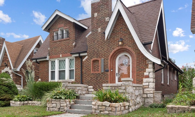 Northampton House | Beautiful & Spacious Bungalow - Near Zoo-Downtown