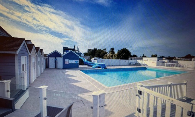 Hopton House | Beautiful Static in a lovely holiday resort of Breydon water park in Norfolk