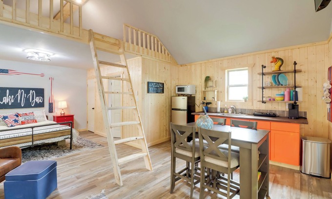 Higden Apartment | Beautiful Studio Cabin Near Greers Ferry Lake!