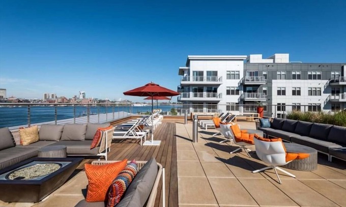 Central-Maverick Square - Paris Street House | Beautiful Studio | Furnished | Rooftop Deck w/Water Views | GLS