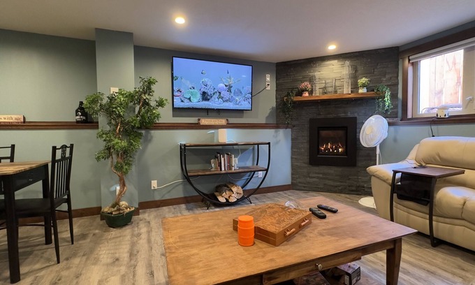 East Kootenay Apartment | Beautiful Suite In Cranbrook, the Kooteney's Premier Short-Term Rental
