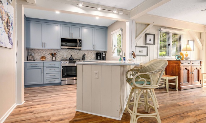Bald Head Island Condo | Beautiful sunsets at this marsh view condo; enjoy the community pool close to all islands amenities
