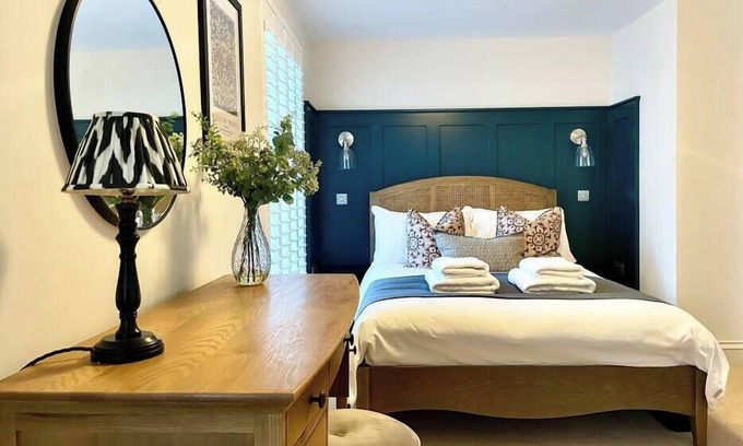 Bristol Apartment | Beautiful Two Storey Apartment in City Centre- 1