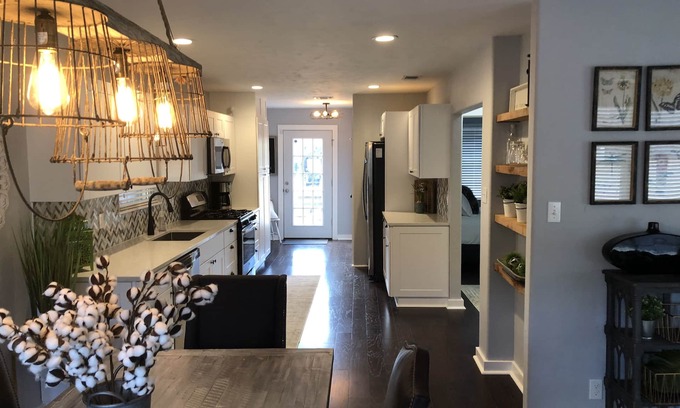 Fredericksburg House | Beautiful Updated/Decorated Quaint Cottage in the Heart of Fredericksburg