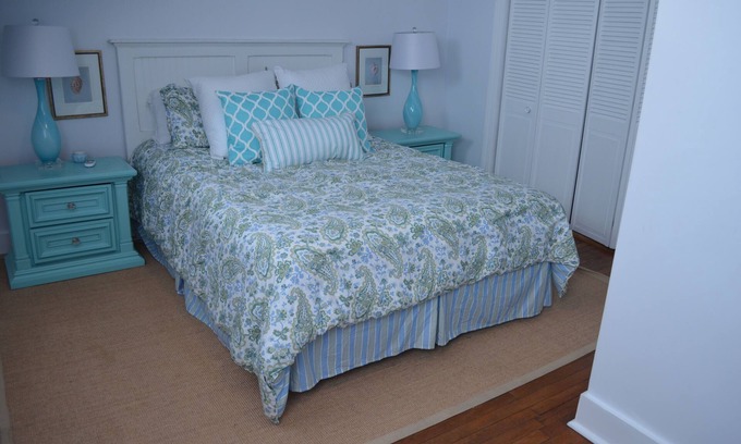 Off Broadway House | Beautiful Victorian with views of the Newport Bridge