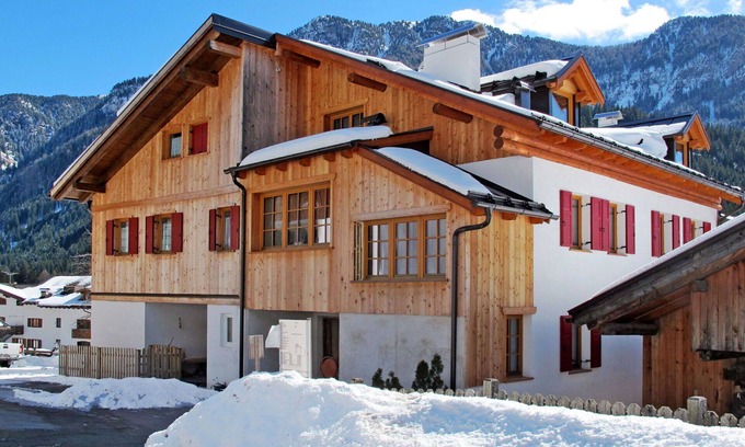 Mazzin House | Beautiful villa for 11 people with WIFI and TV