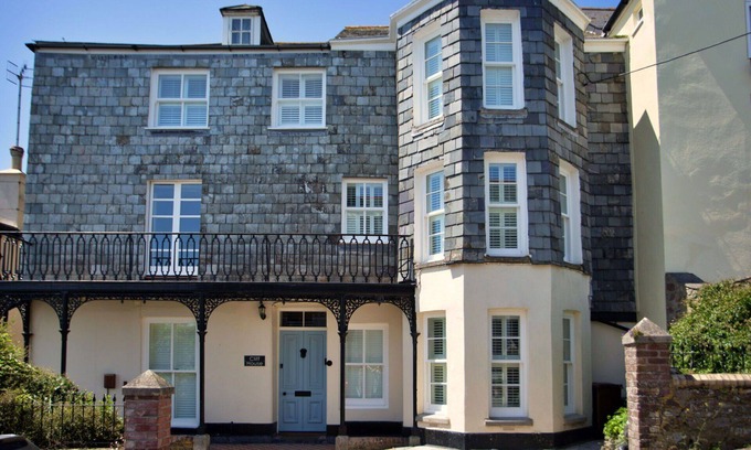 Kingsand House | Beautiful villa for 12 people with WIFI, TV, pets allowed and parking
