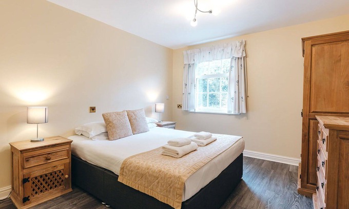 Eaton Mascott House | Beautiful villa for 4 people with WIFI, TV and pets allowed