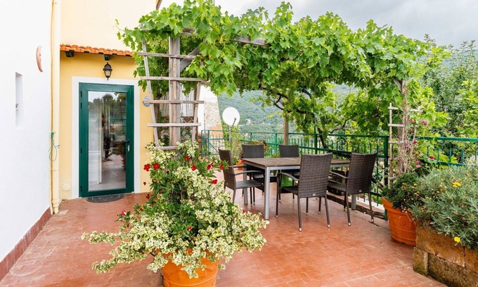Castellaro House | Beautiful villa for 6 people with WIFI, TV and terrace