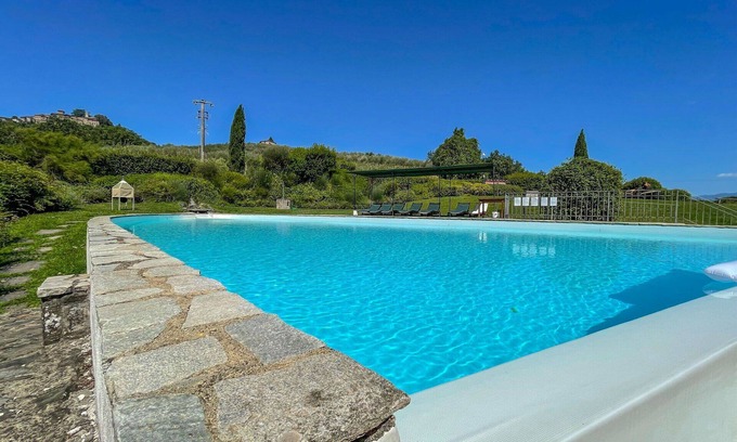 Montegonzi Villa | Beautiful villa for 4 guests with pool, WIFI, TV, patio, pets allowed and panoramic view