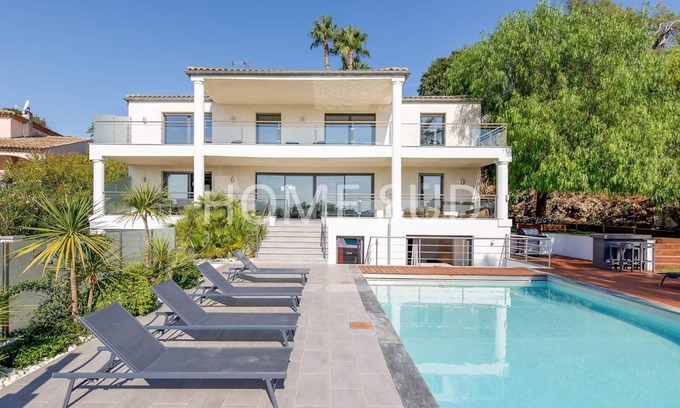 Antibes House | Beautiful villa with pool and sea view in Antibes