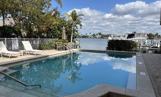Vanderbilt Beach Villa | Beautifully decorated villa steps away from Vanderbilt Beach on the Bay.