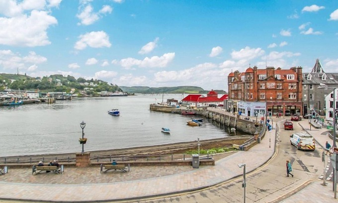 Oban Apartment | Beautifully presented and very spacious one-bedroom apartment in the heart of Oban