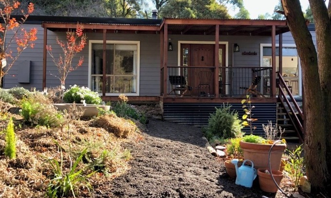 Barrys Reef House | Beautifully Renovated in a Quiet Country Setting