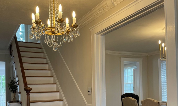 New Rochelle House | Beautifully updated colonial home/quiet neighborhood – 30 min to NYC