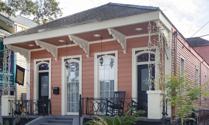 Algiers Point House | Beautifully updated New Orleans Home *sleeps 10*