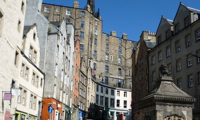 Old Town Apartment | Beautifully upgraded 2 bedroom 1st floor flat in heart of Edinburgh's old town