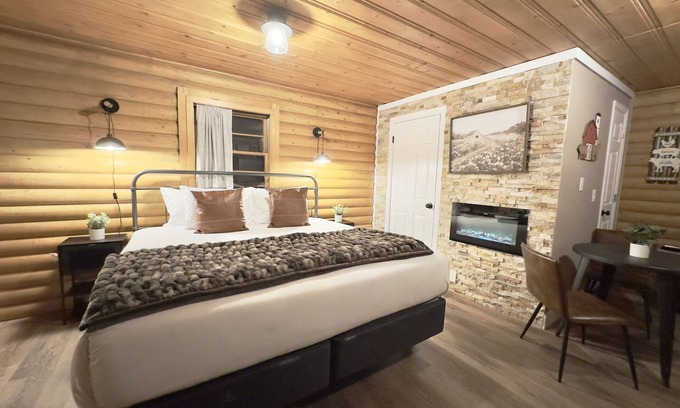 Crystal Lake Hotel | Beaver Meadows Resort Ranch